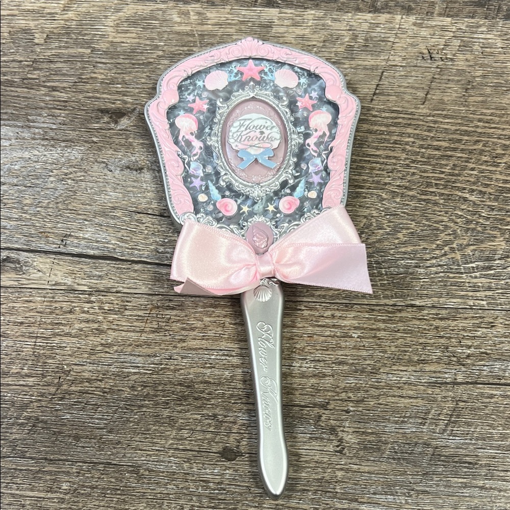 🩰 Flower Knows Mermaid Shell Hand Mirror – Pink & Silver
